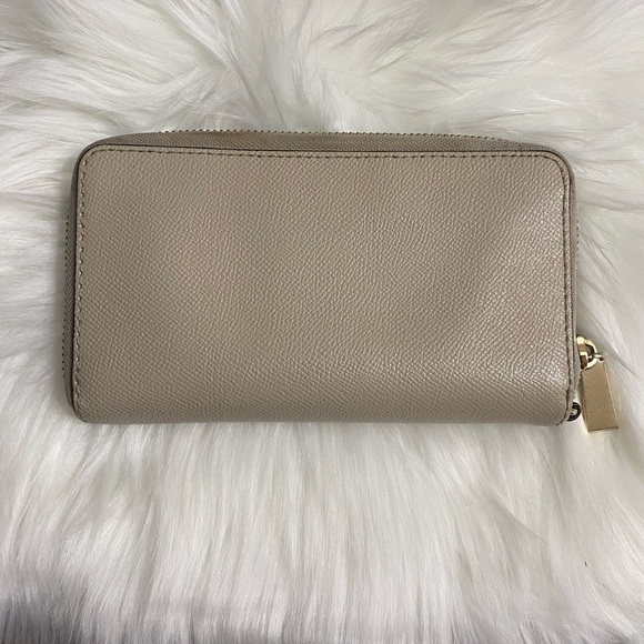 Michael Kors Tan Leather Wallet Zip-Around Sleek Design-used with light wear - Picture 2 of 12